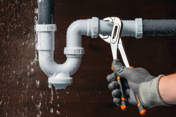 Professional Gas Line Repair technician working in Holt, MI